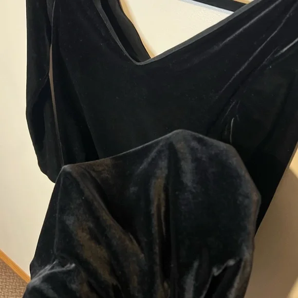 Moda International Black Velvet Maxi Dress - Picture 4 of 5